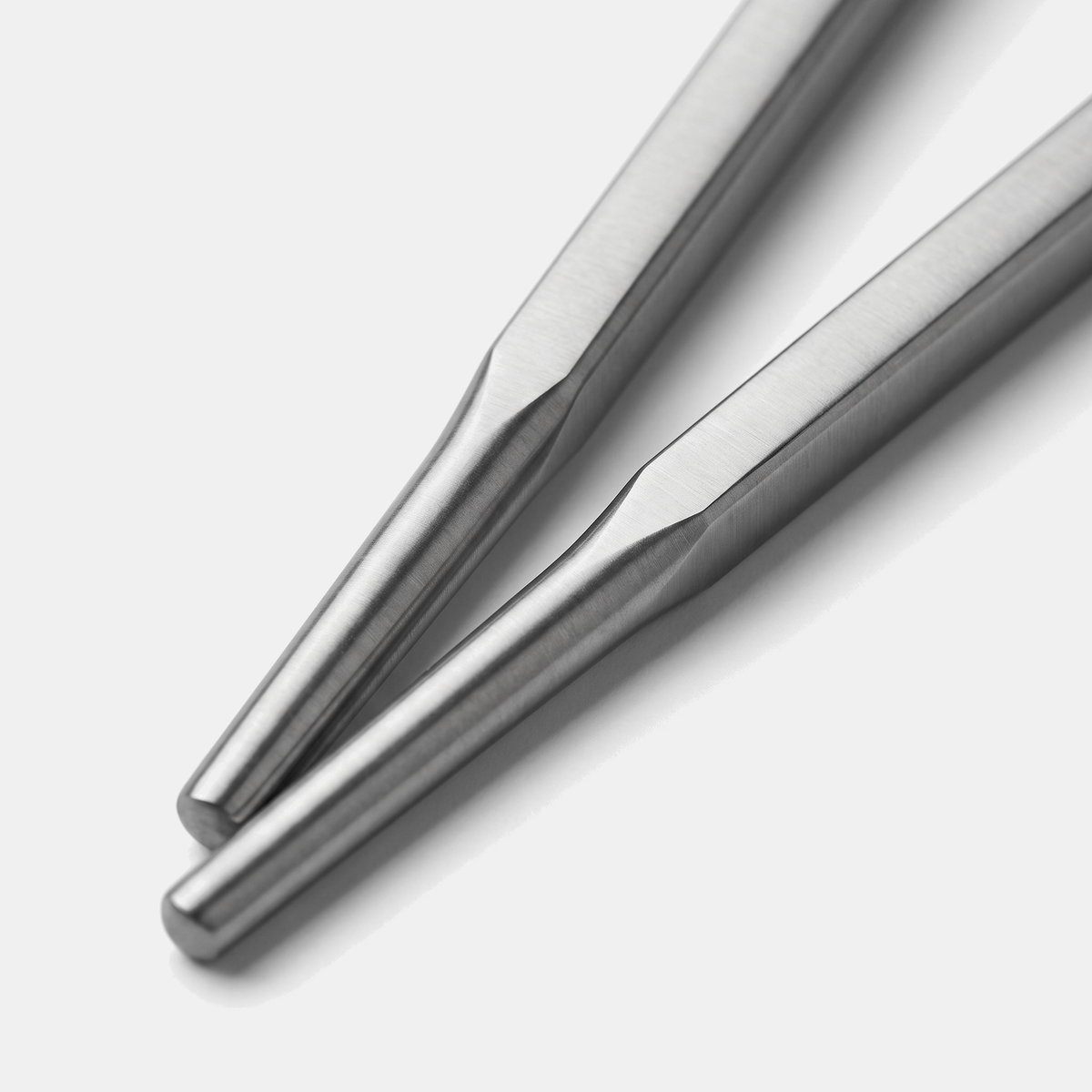Square grip tapering to round tips - detail